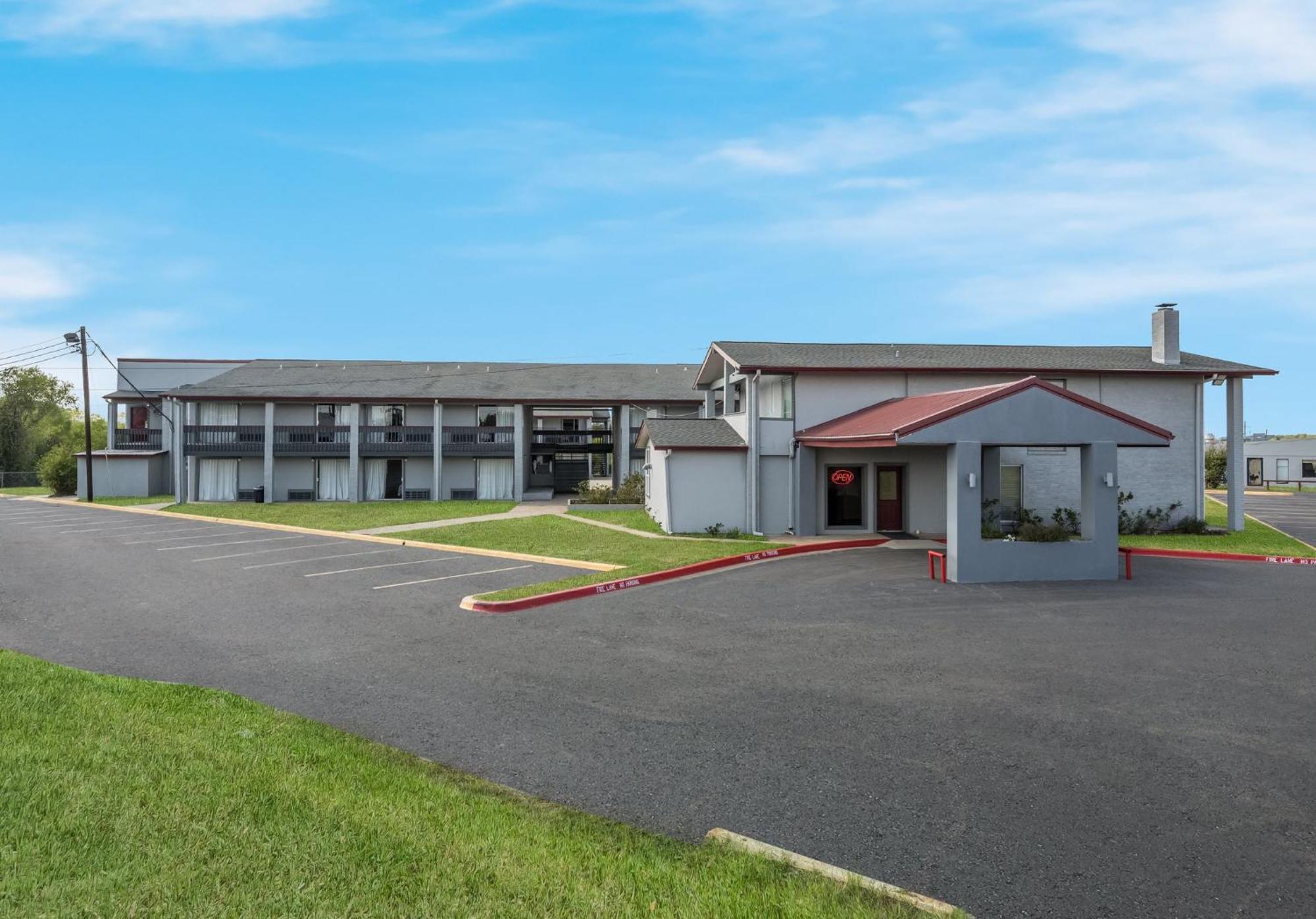 Red Roof Inn Madisonville Exterior photo
