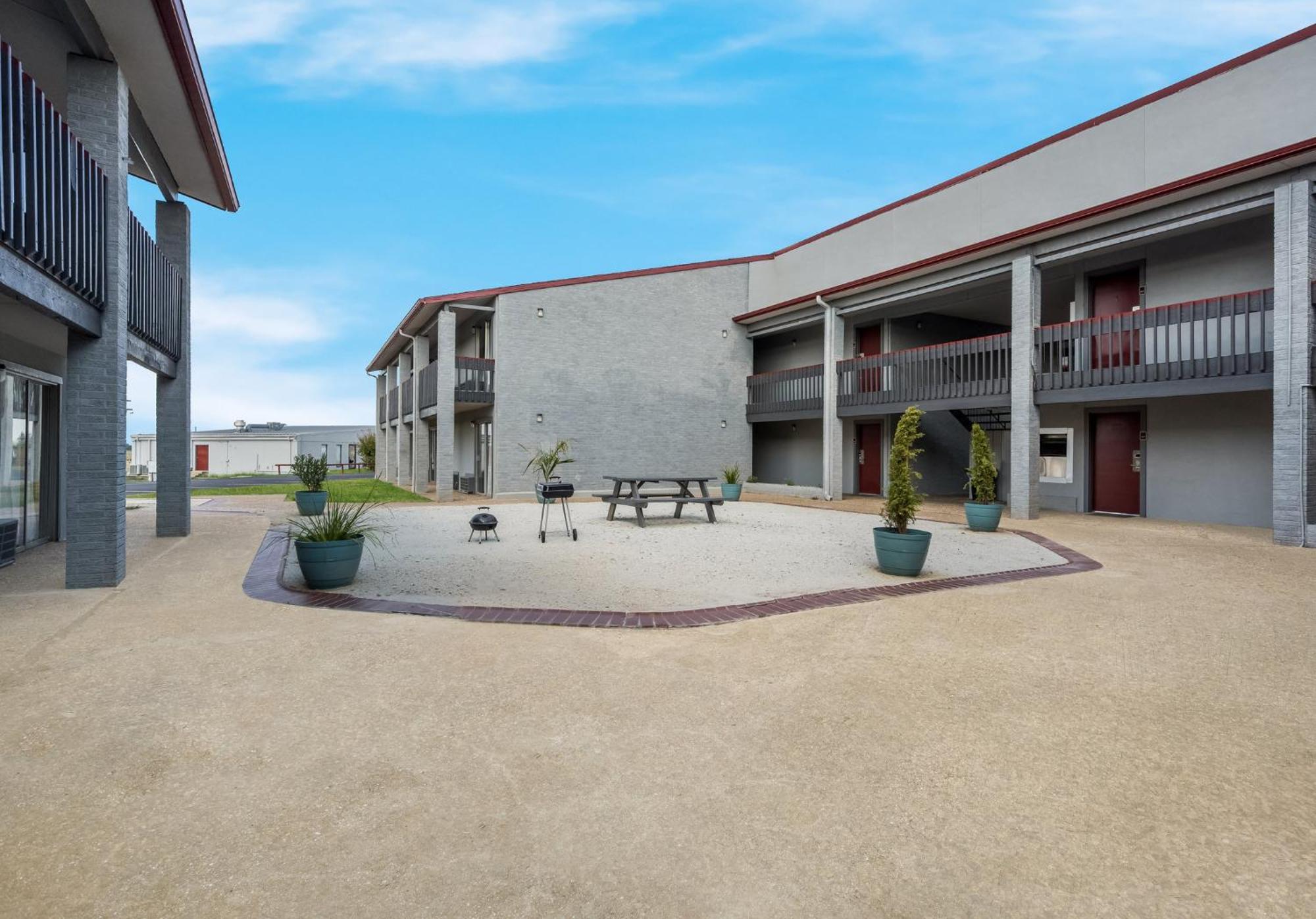 Red Roof Inn Madisonville Exterior photo
